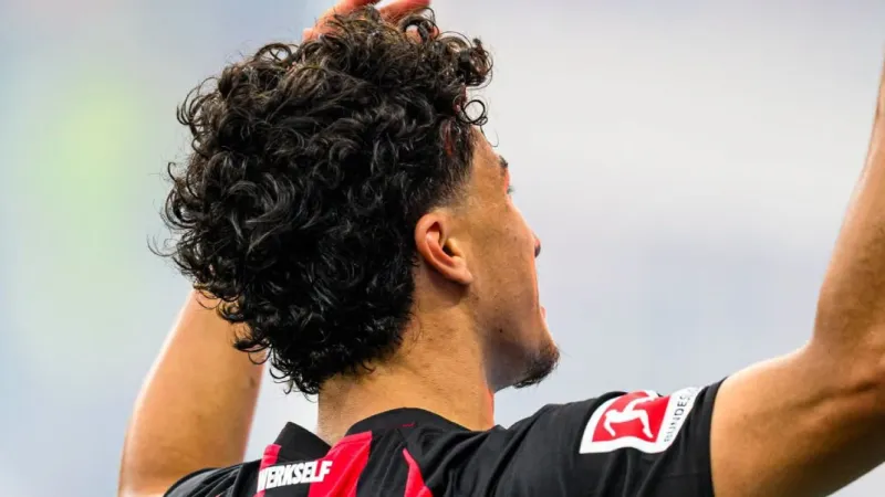 « Toutes les qualités pour être l’un des meilleurs joueurs au monde » : le capitaine de Leverkusen s’enflamme pour Maza